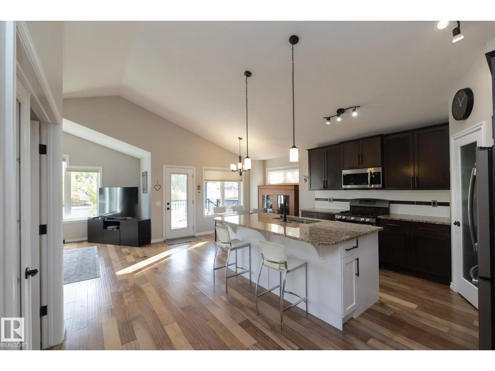 53 SANDALWOOD PL