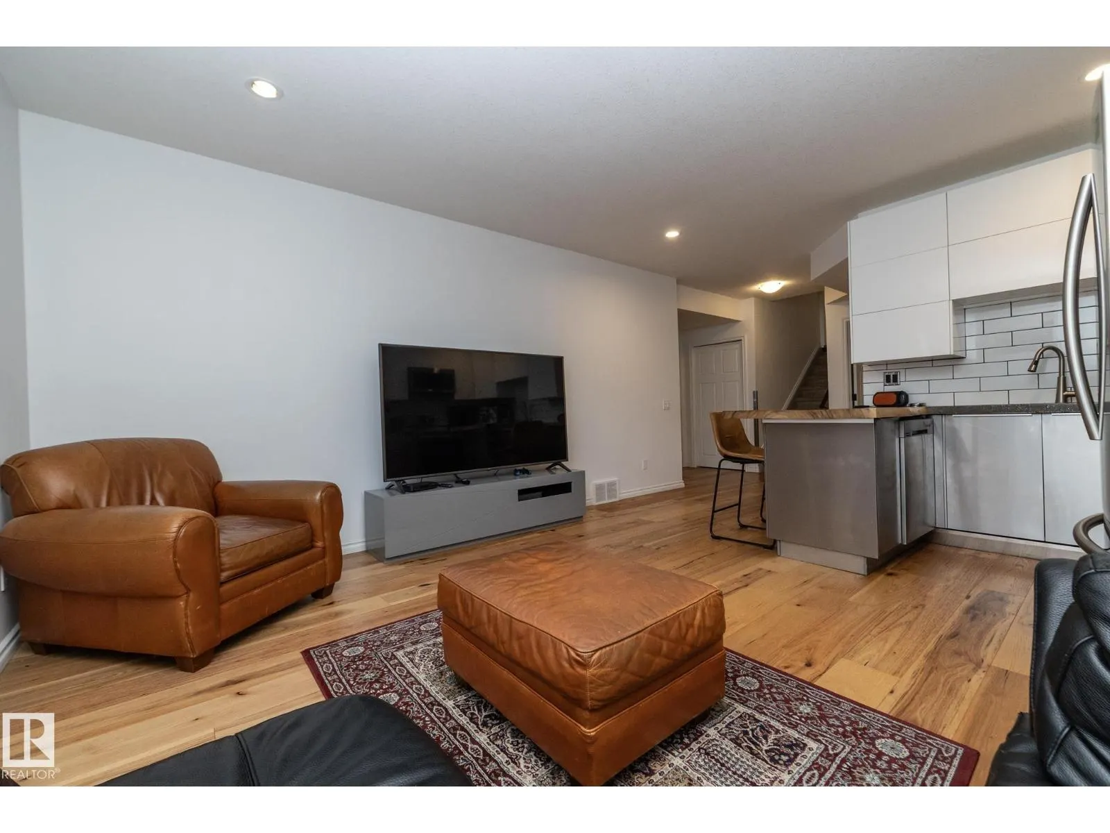 53 SANDALWOOD PL
