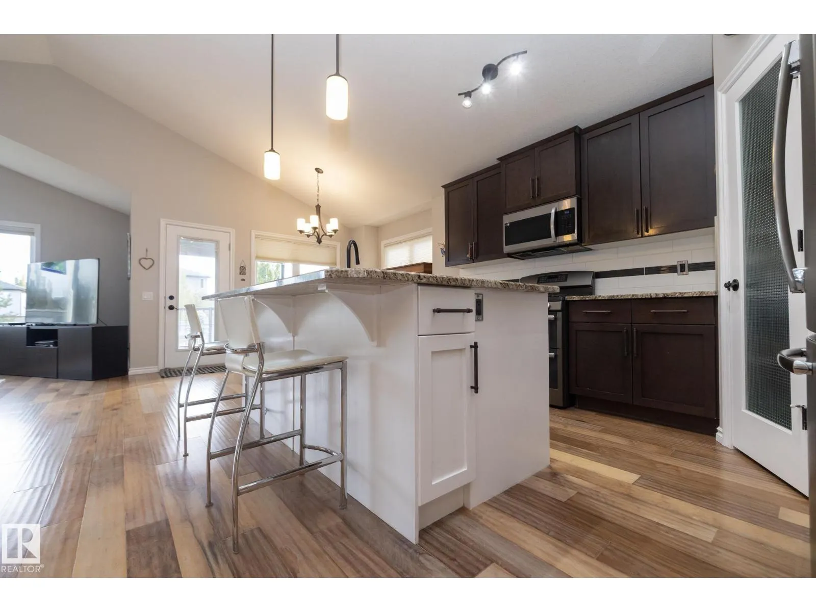 53 SANDALWOOD PL