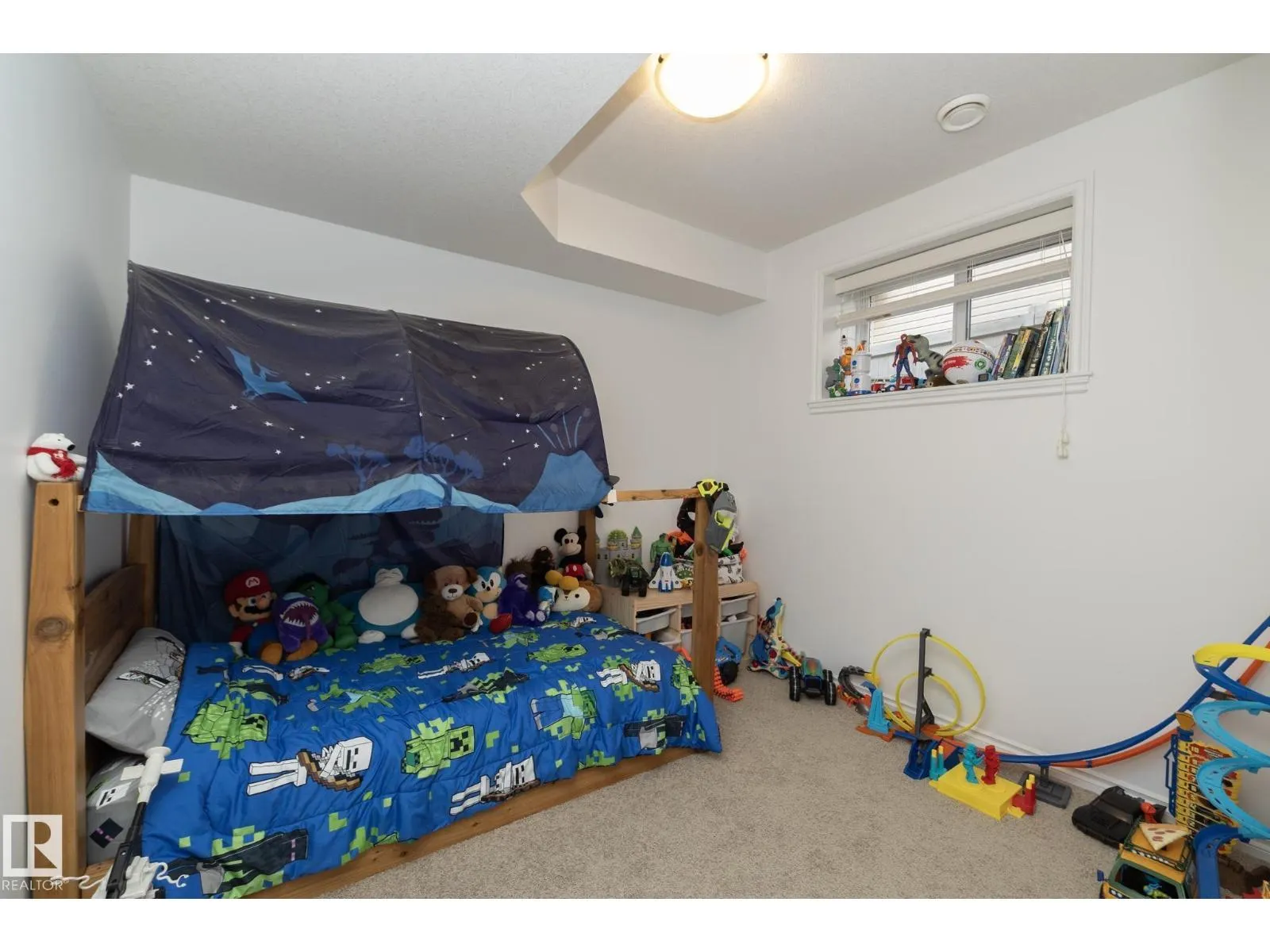 53 SANDALWOOD PL