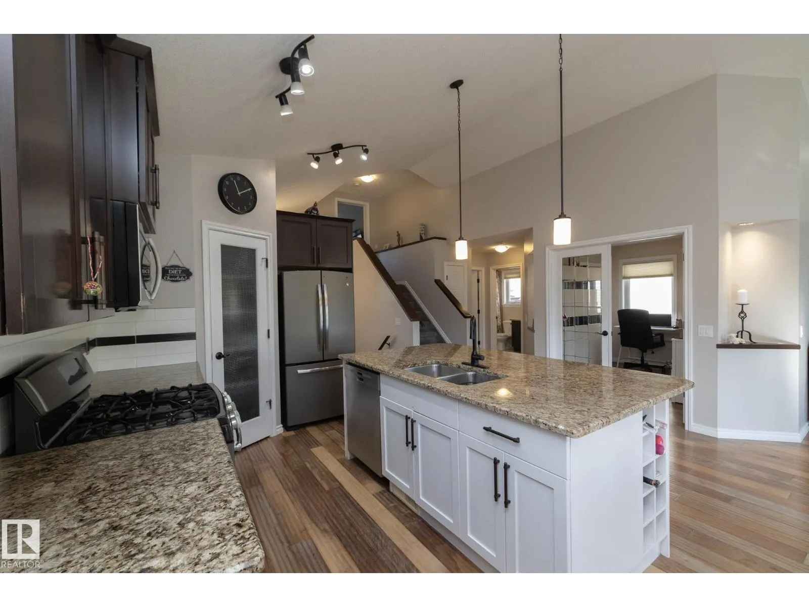 53 SANDALWOOD PL