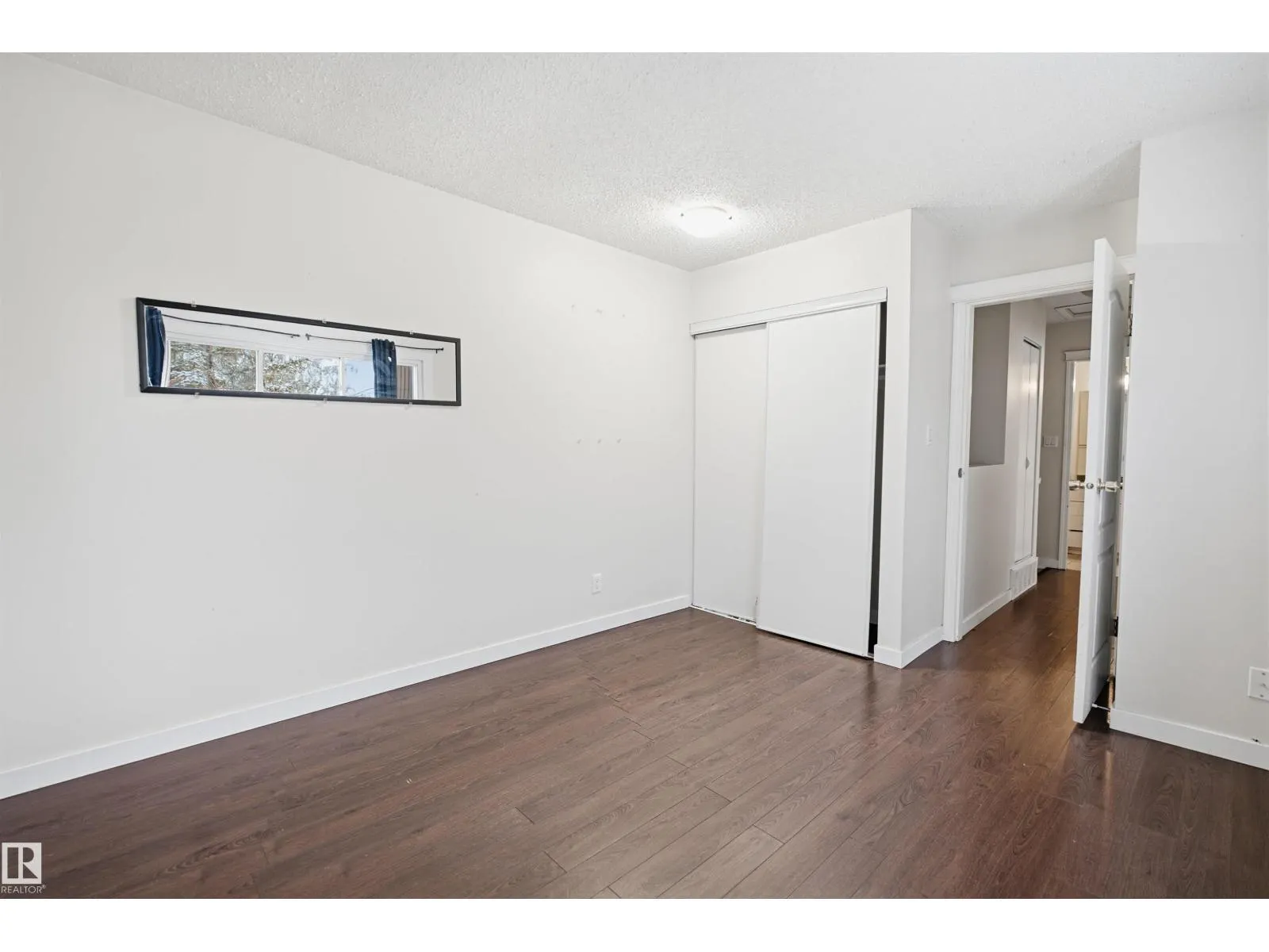 8003 27 AV NW