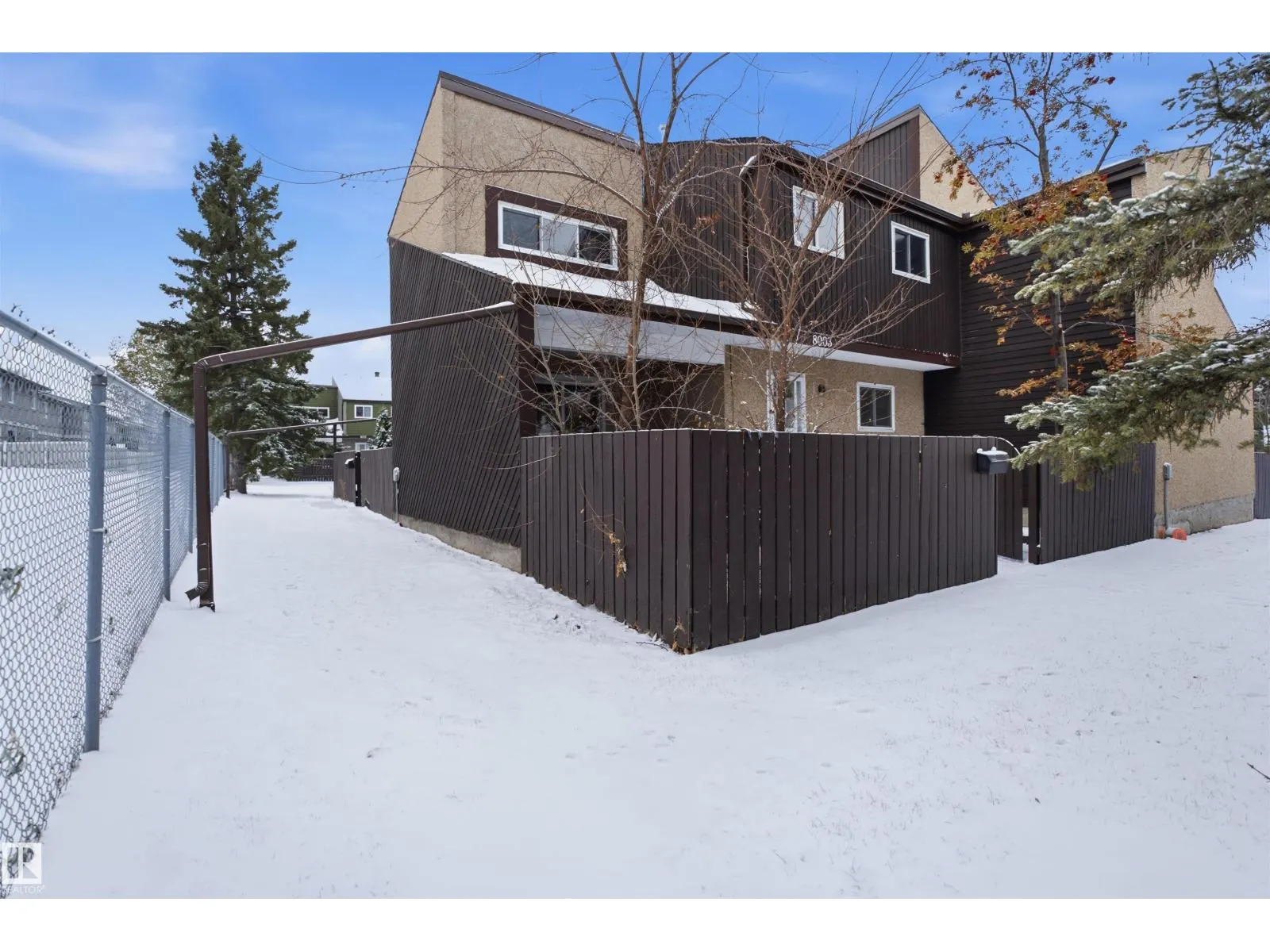 8003 27 AV NW