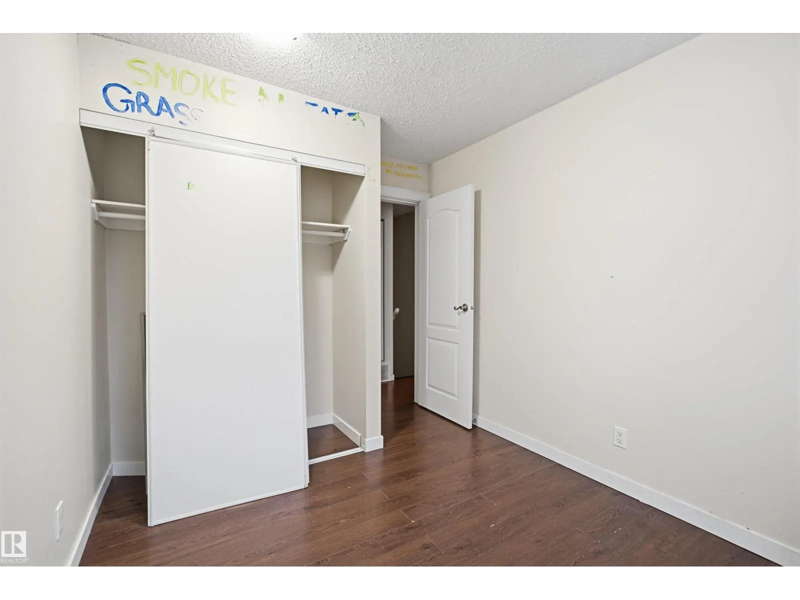 8003 27 AV NW