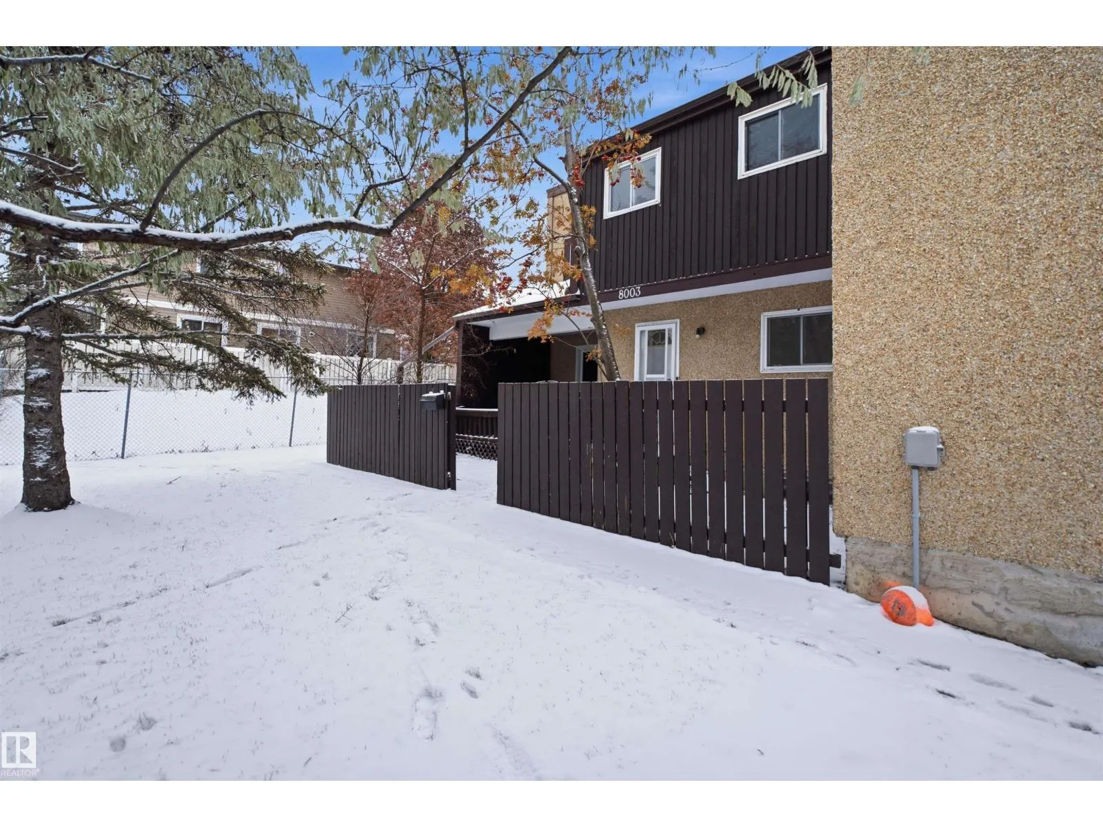 8003 27 AV NW