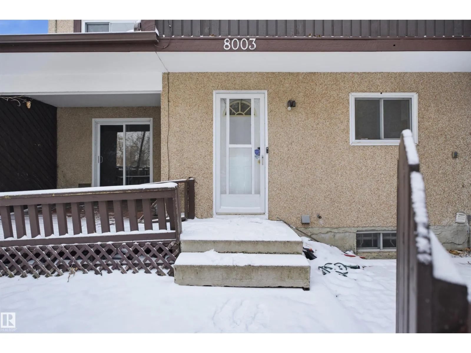 8003 27 AV NW