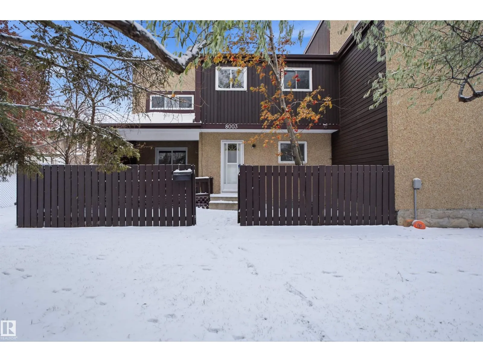 8003 27 AV NW