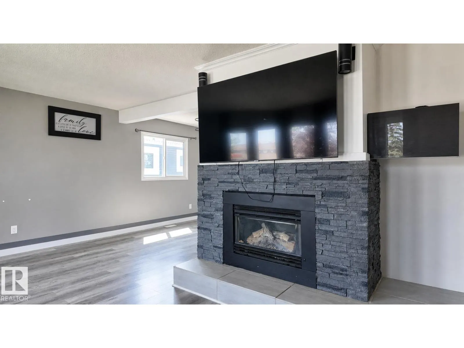 16608 109 ST NW