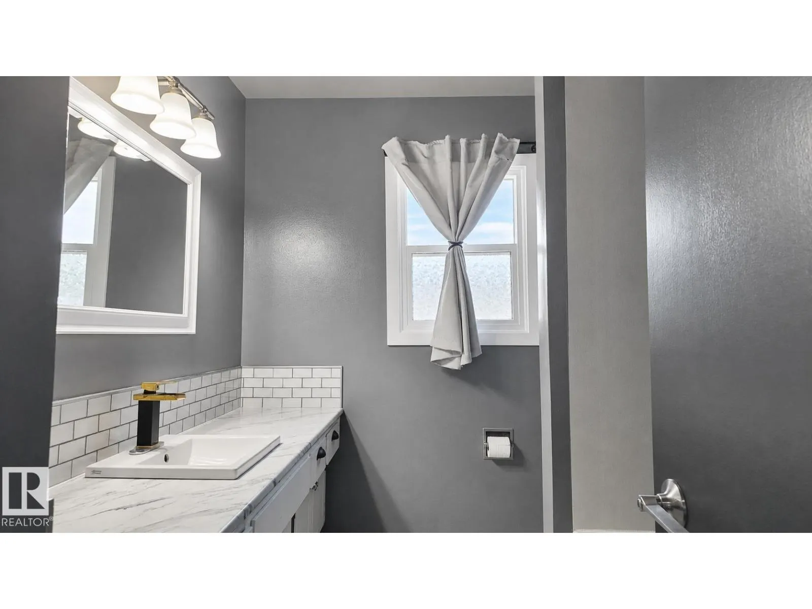 16608 109 ST NW