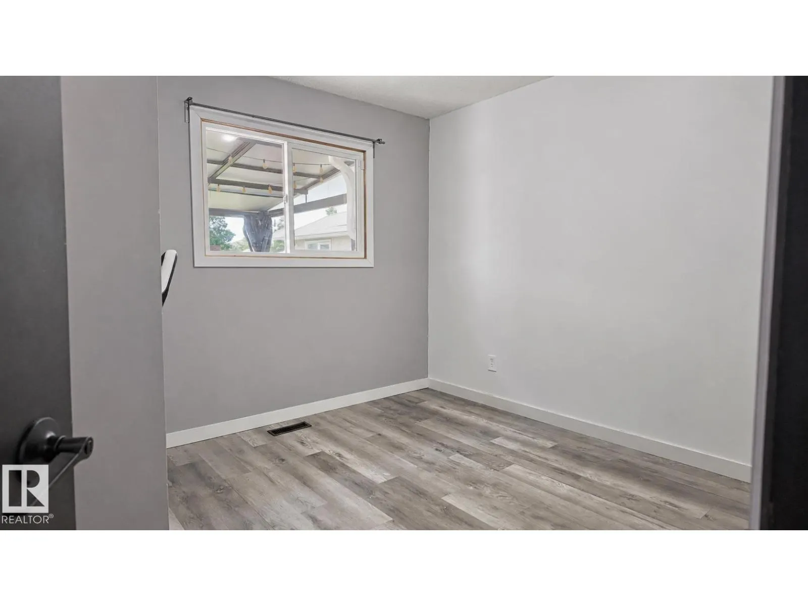 16608 109 ST NW