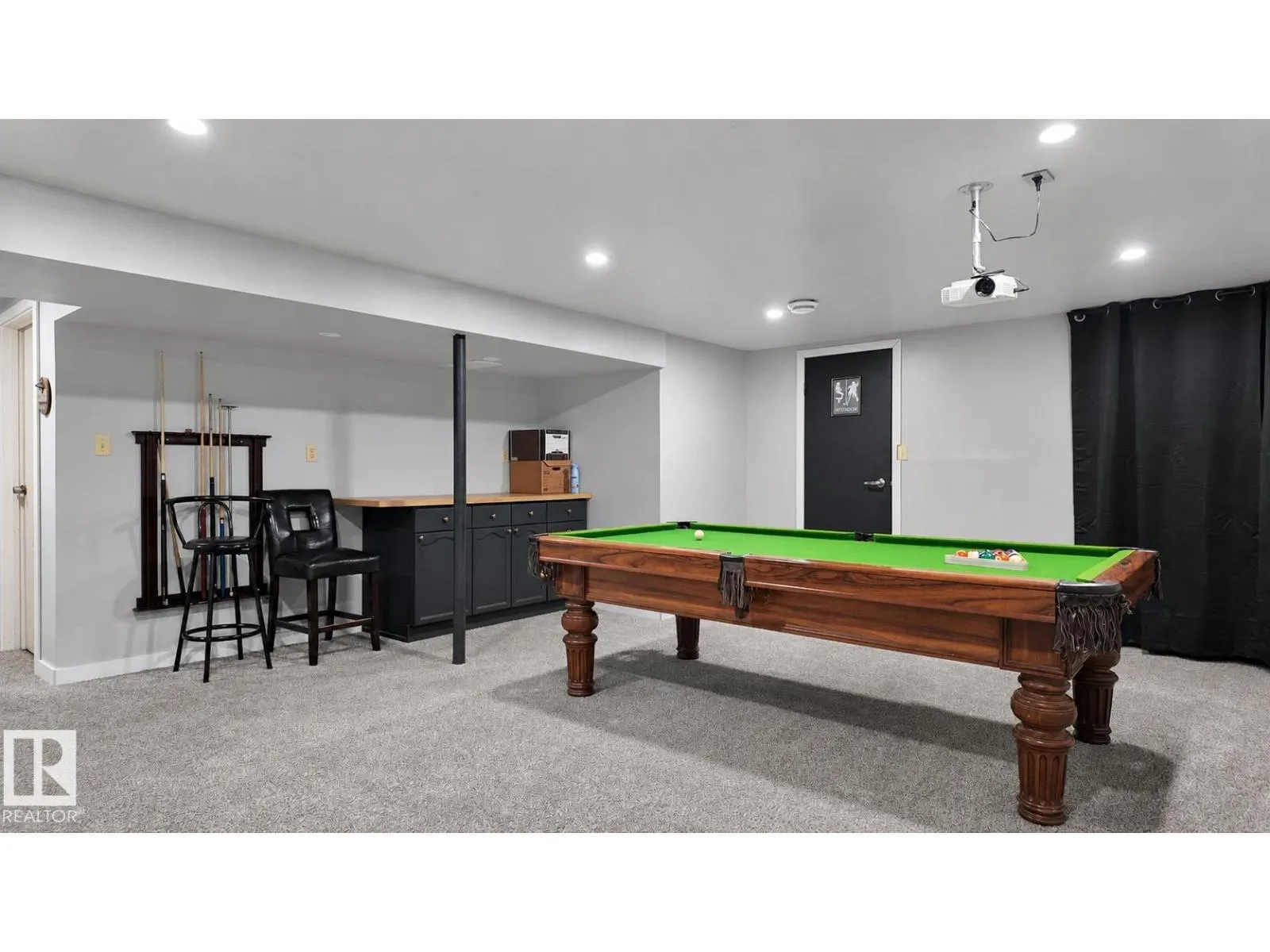 16608 109 ST NW