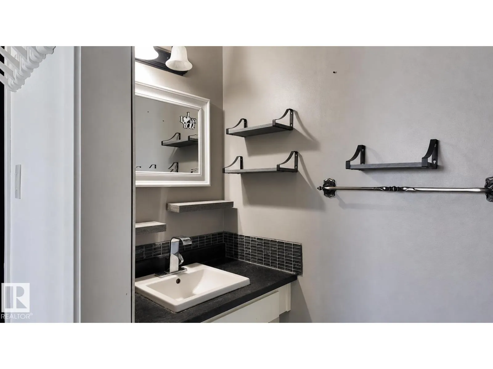 16608 109 ST NW