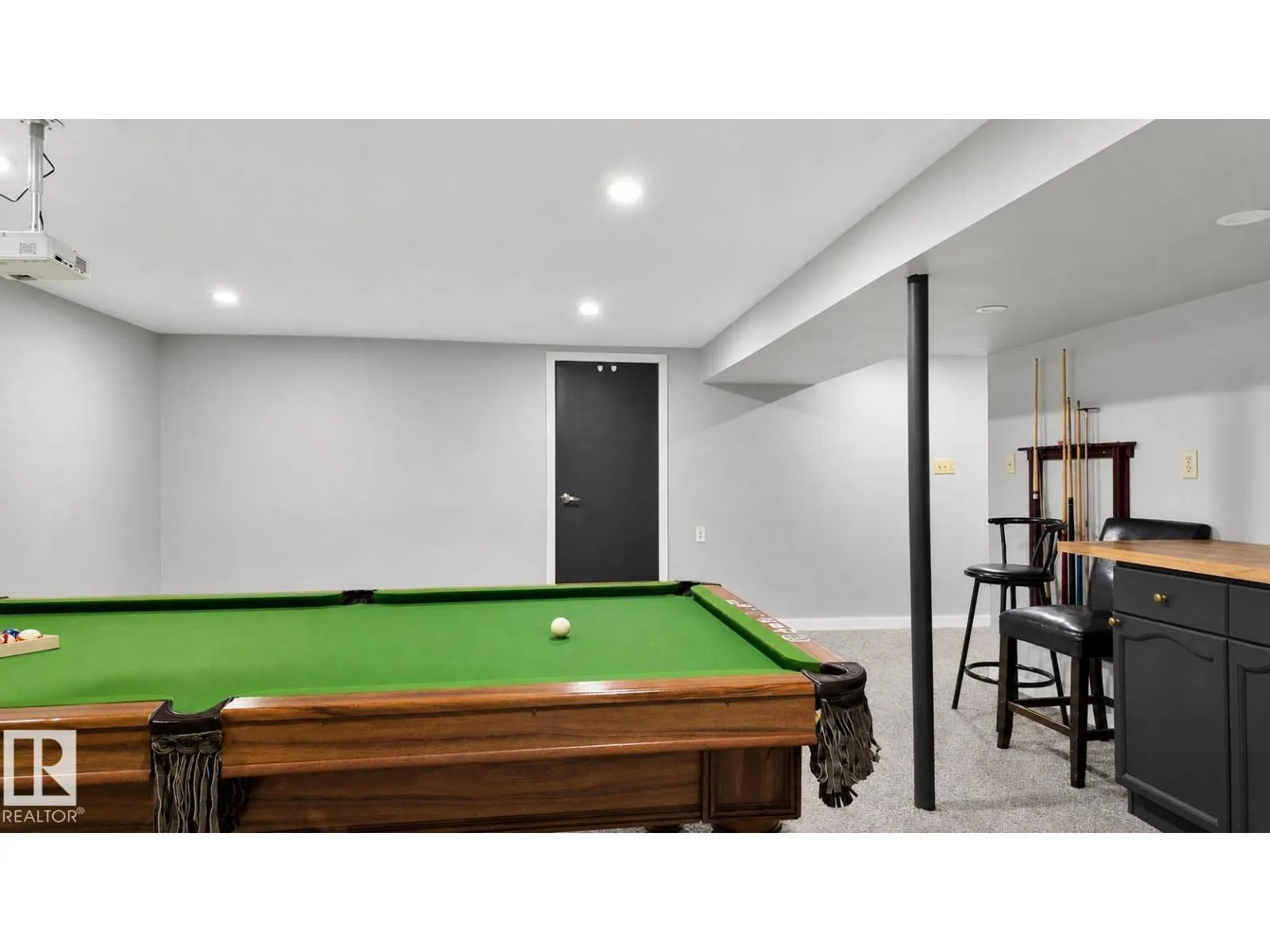 16608 109 ST NW