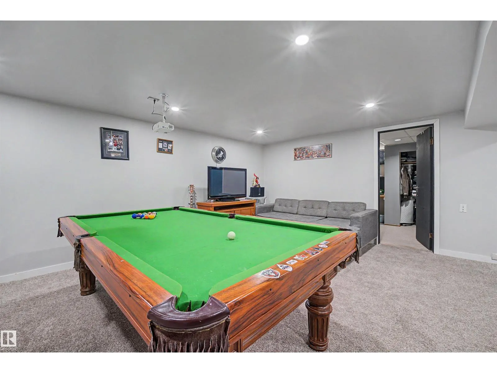 16608 109 ST NW