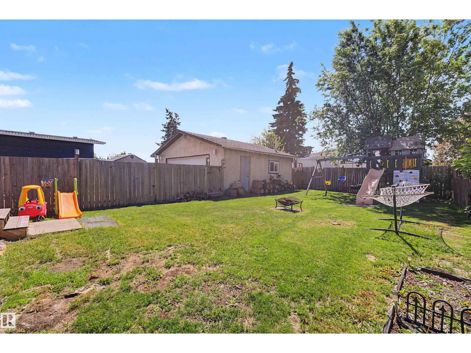 16608 109 ST NW