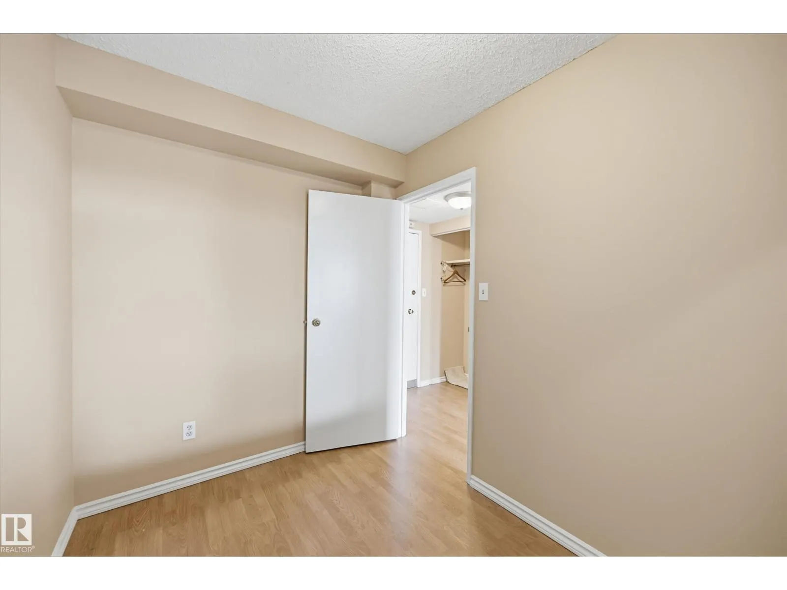 #1805 10011 116 ST NW