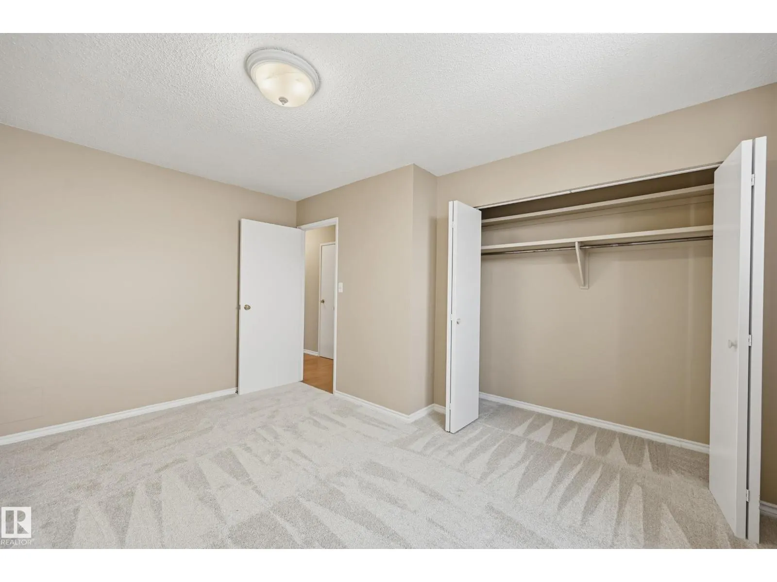 #1805 10011 116 ST NW