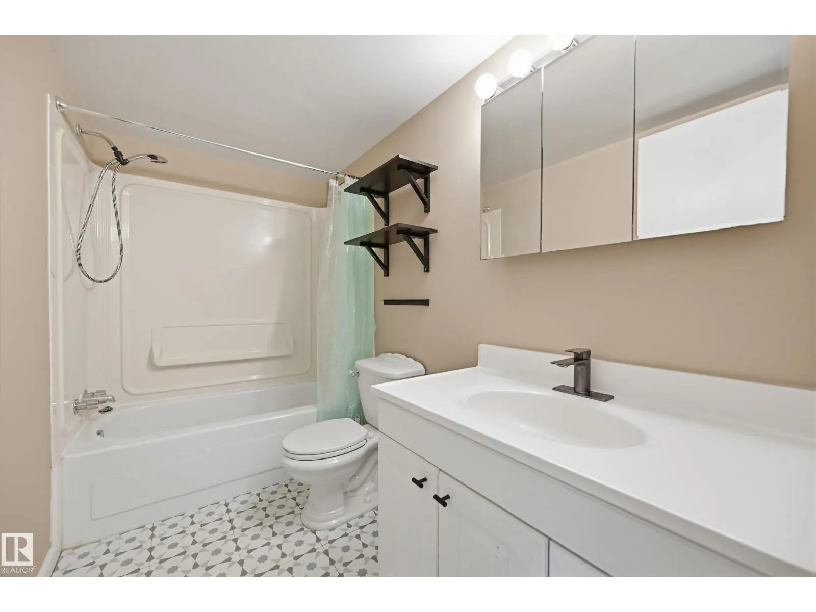 #1805 10011 116 ST NW