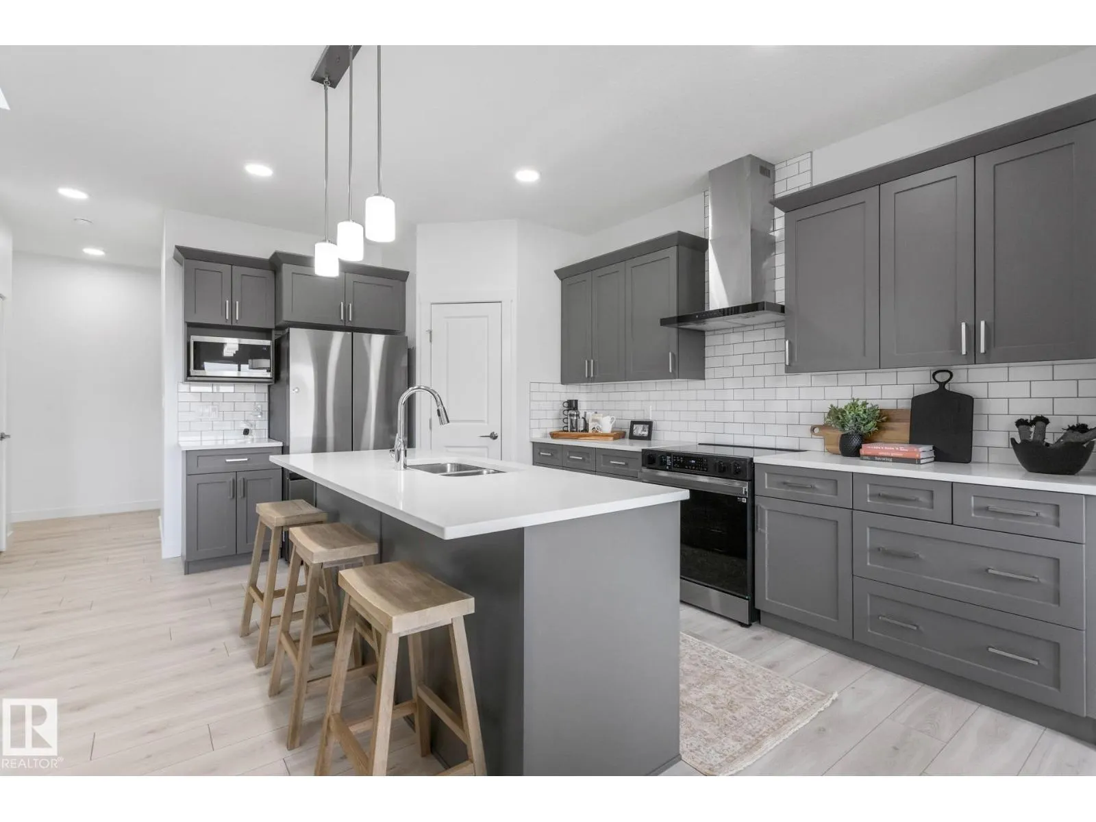 20835 40 AV NW