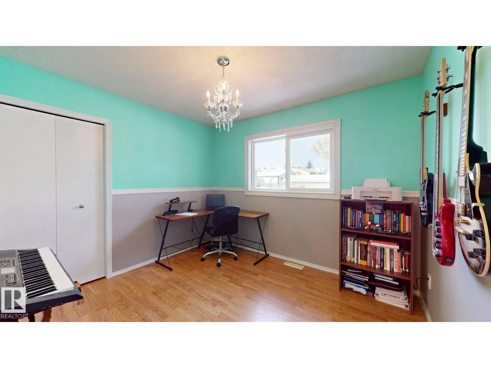 4013 Mackenzie AV