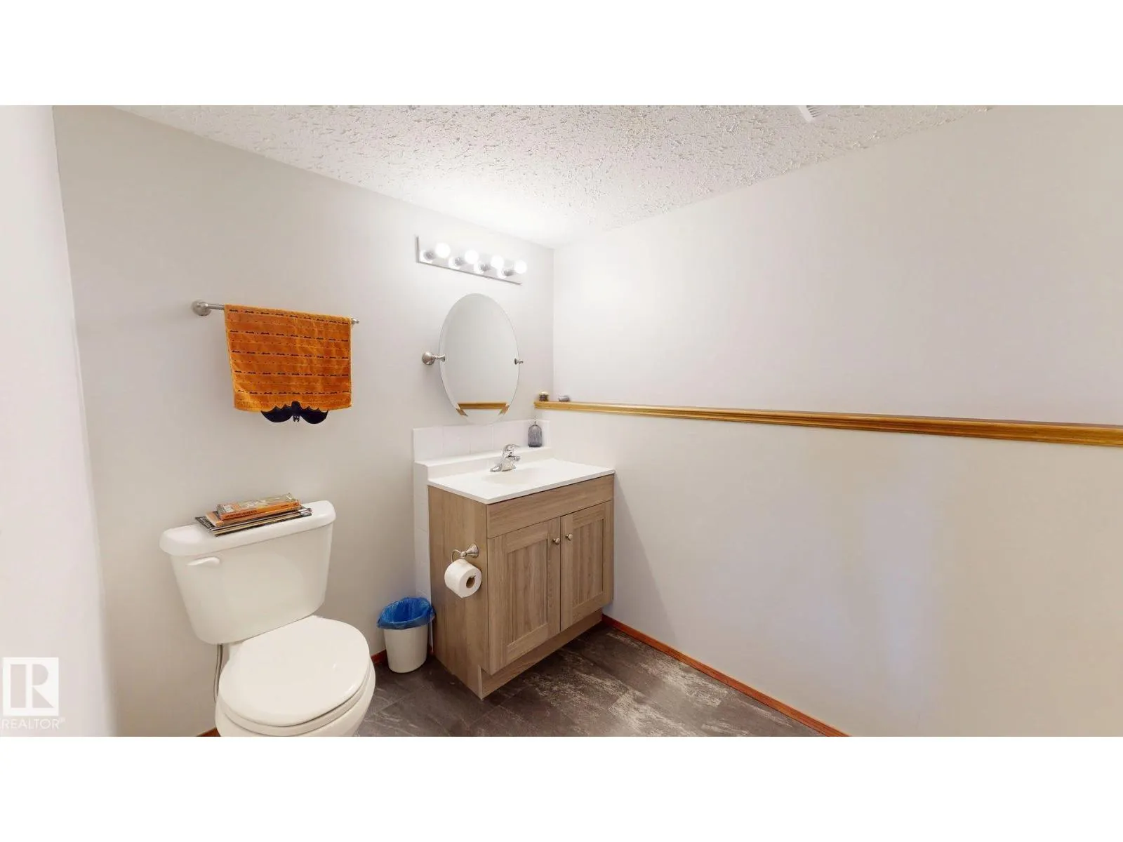 4013 Mackenzie AV