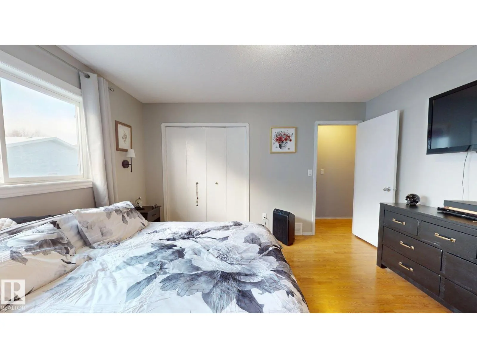 4013 Mackenzie AV