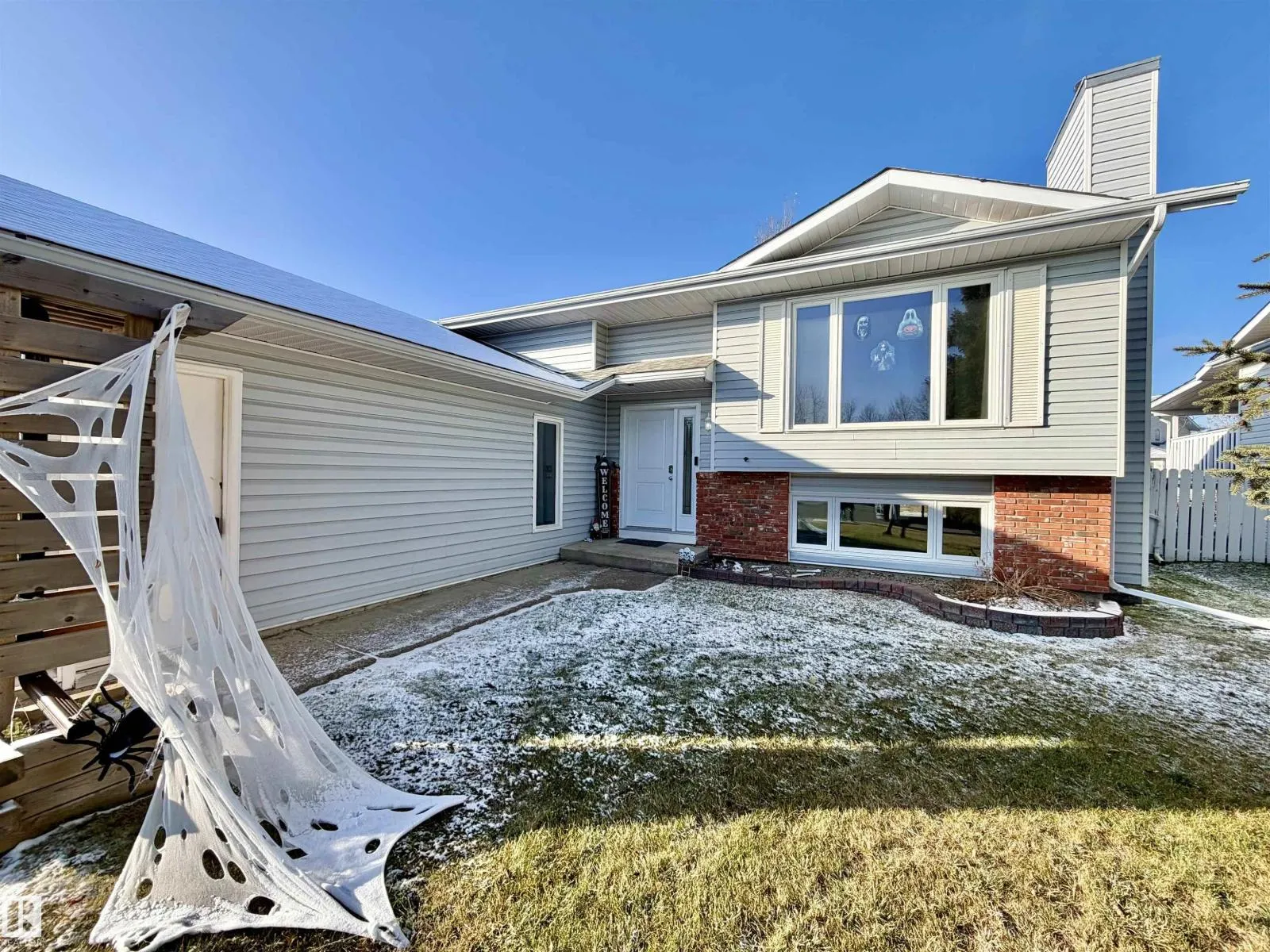 4013 Mackenzie AV
