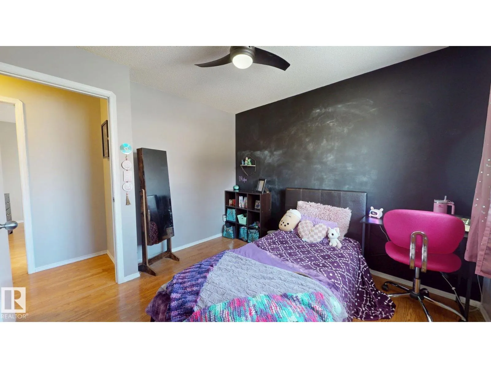 4013 Mackenzie AV