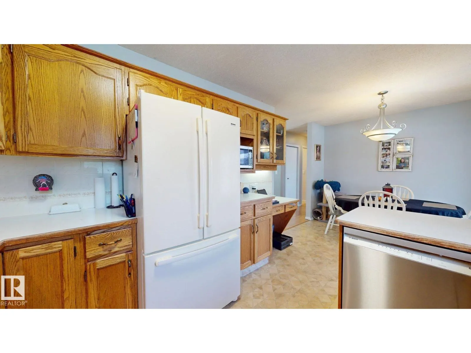 4013 Mackenzie AV