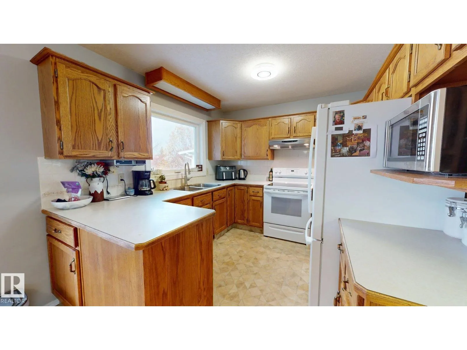4013 Mackenzie AV