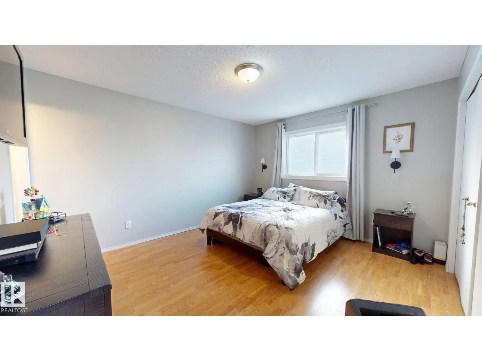 4013 Mackenzie AV
