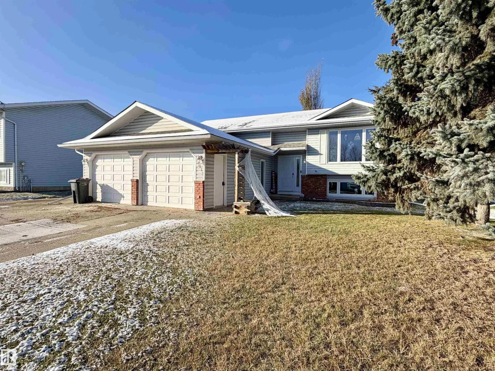 4013 Mackenzie AV