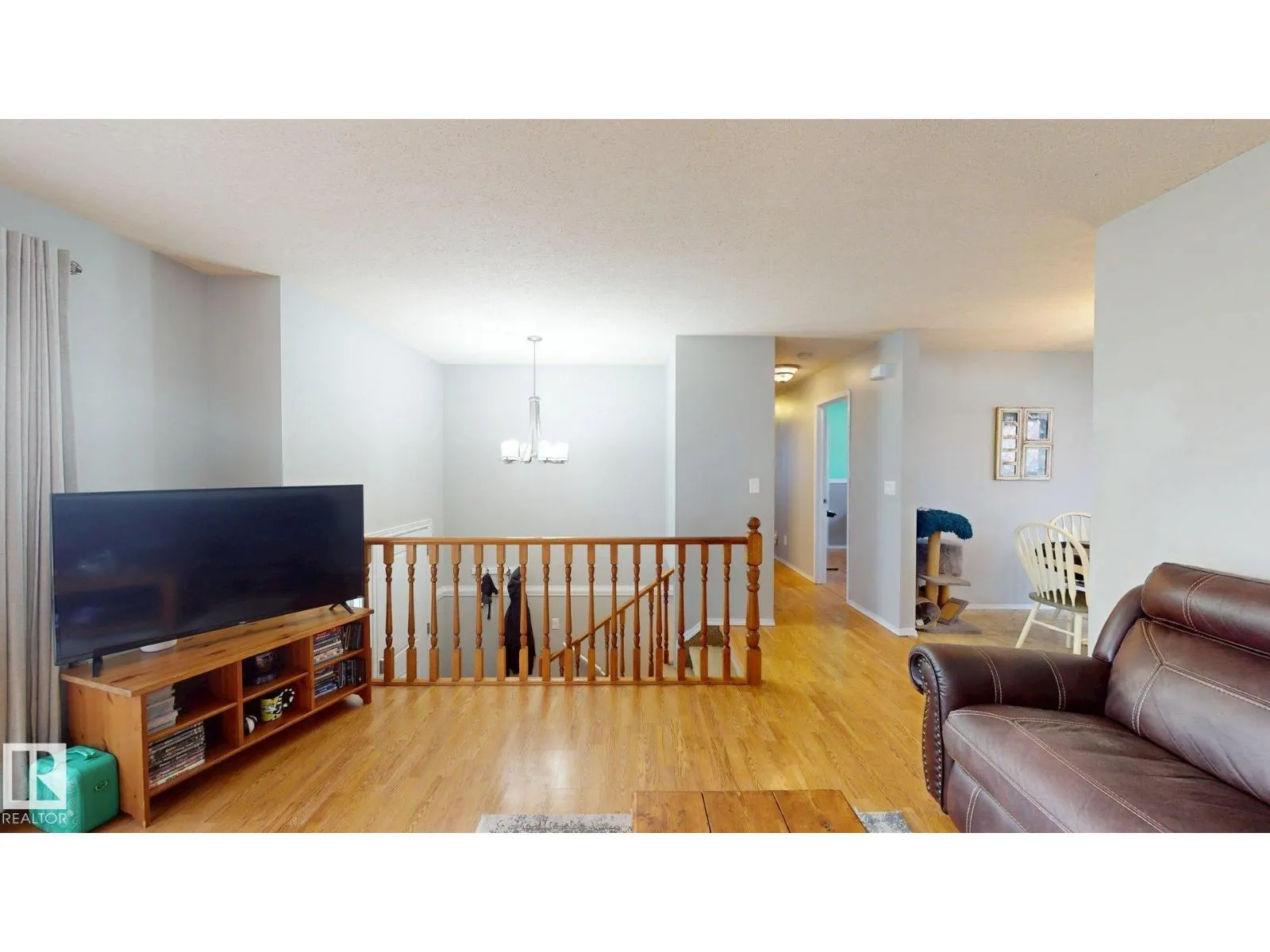 4013 Mackenzie AV