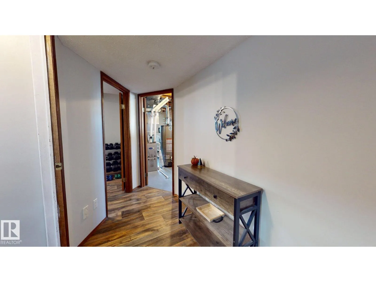 4013 Mackenzie AV
