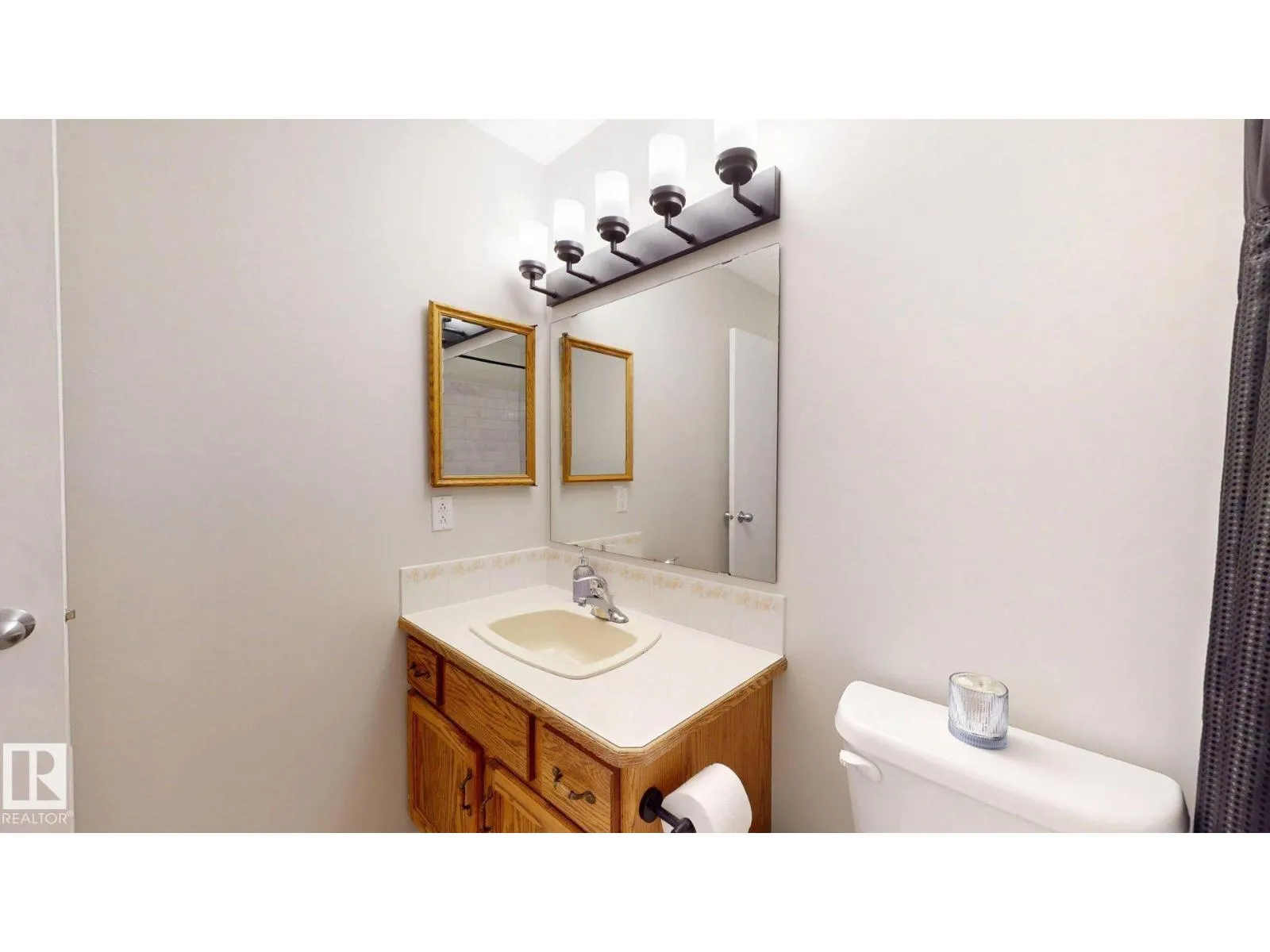 4013 Mackenzie AV
