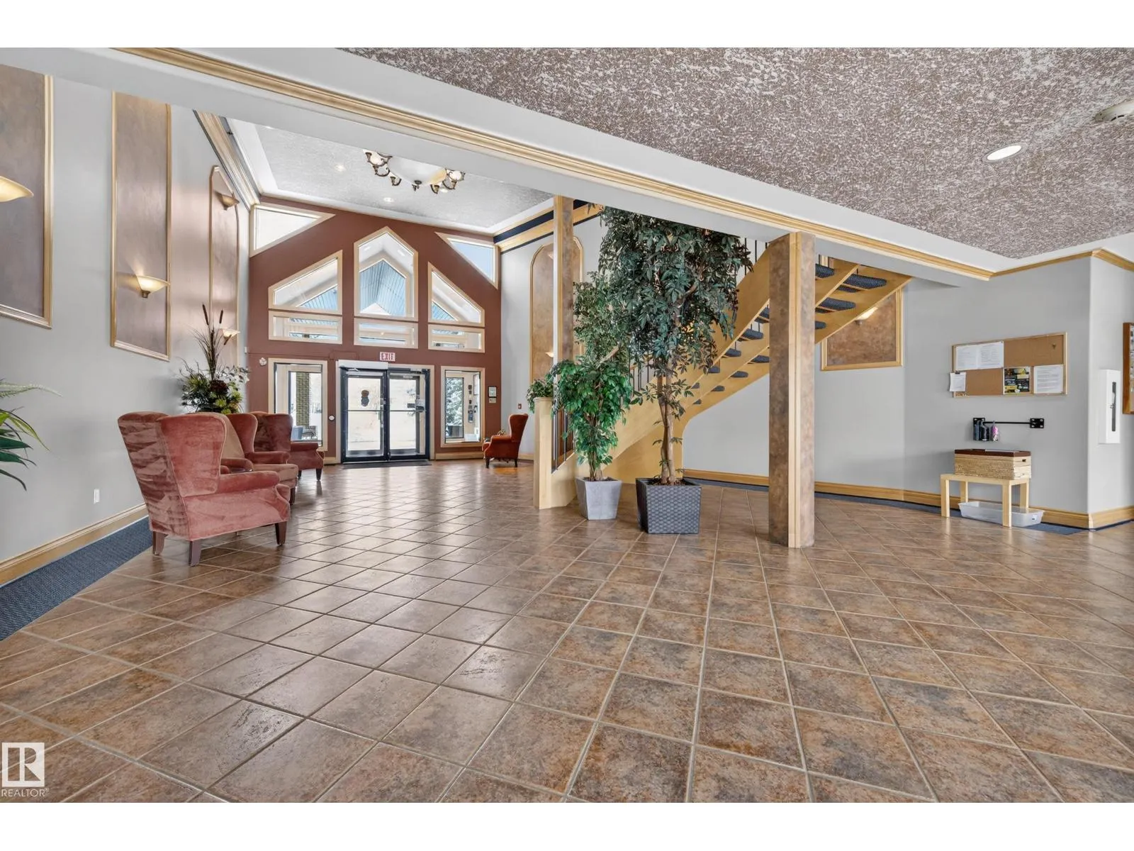 #414 100 FOXHAVEN DR