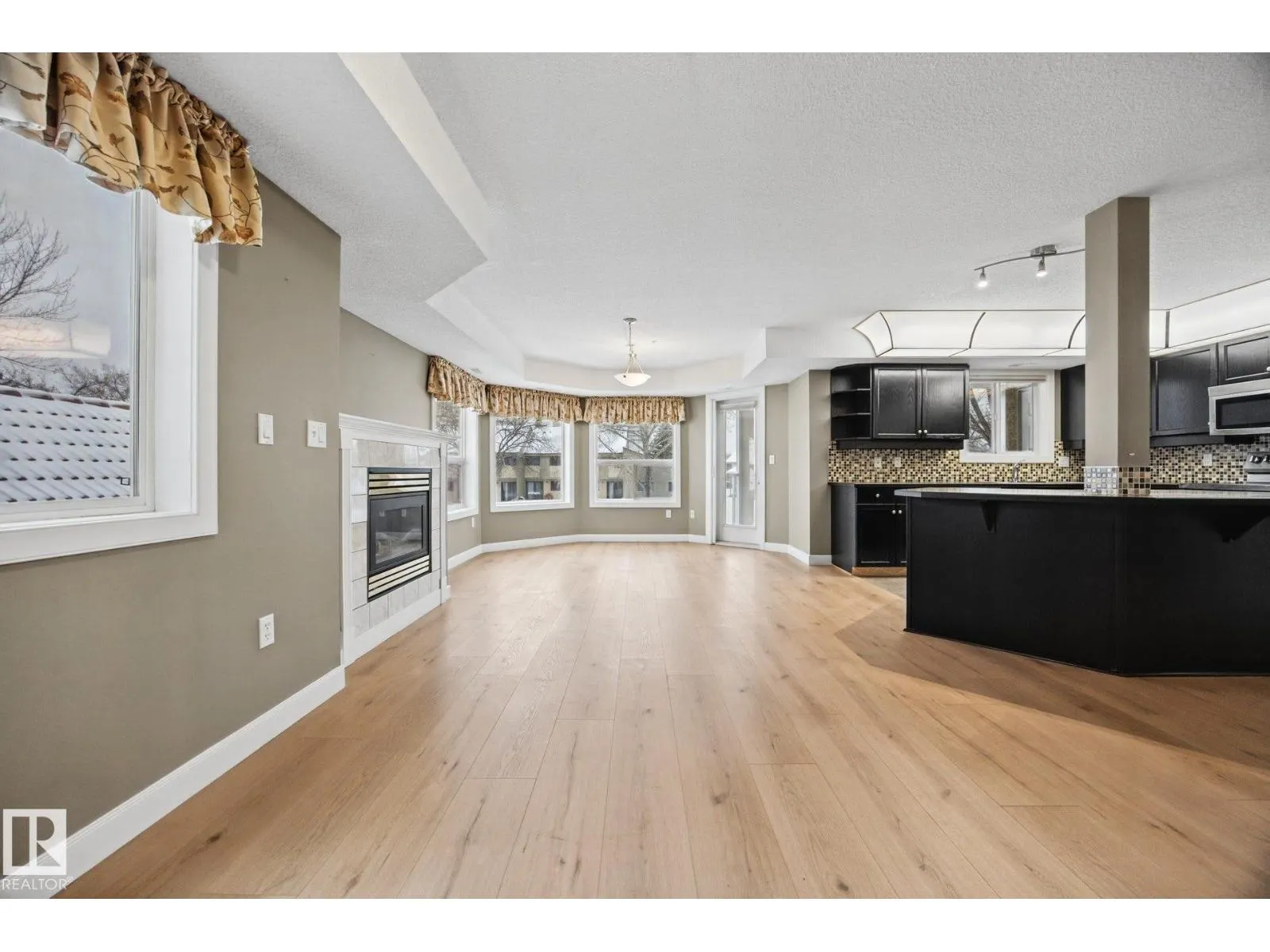 #201 6703 172 ST NW