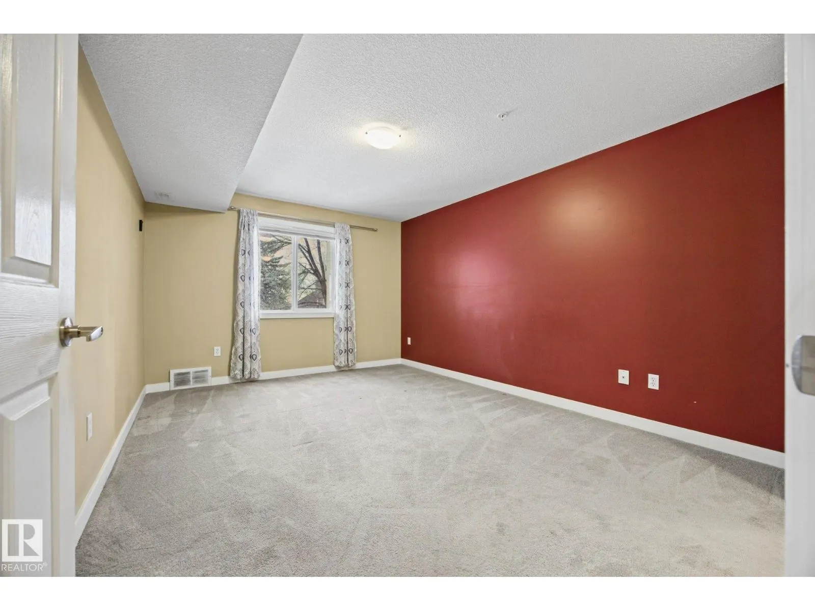 #201 6703 172 ST NW
