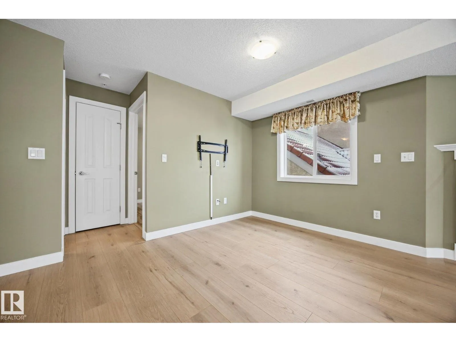 #201 6703 172 ST NW
