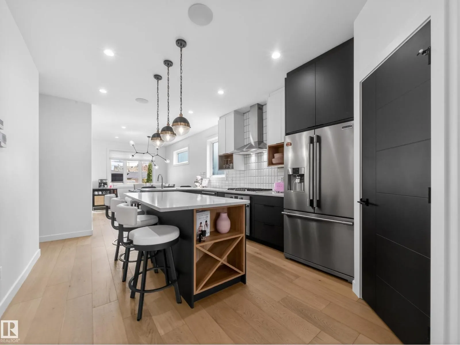 10449 143 ST NW