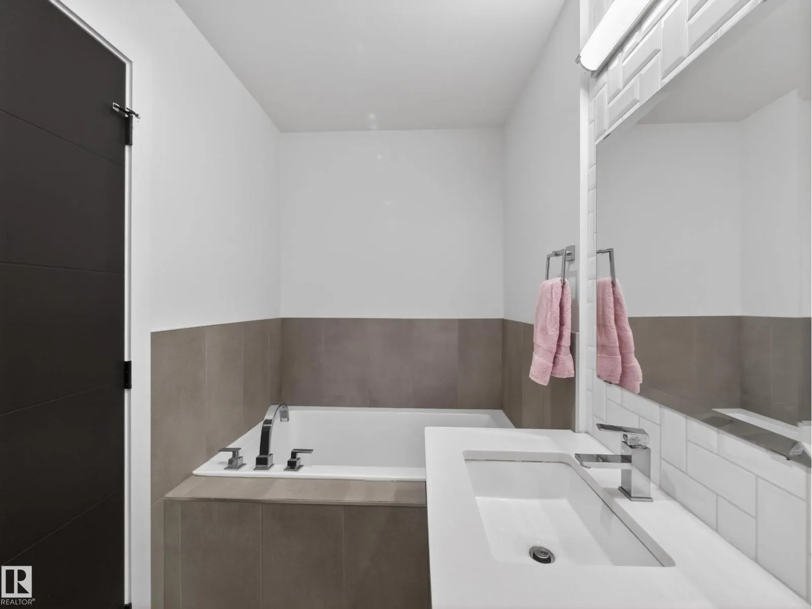 10449 143 ST NW