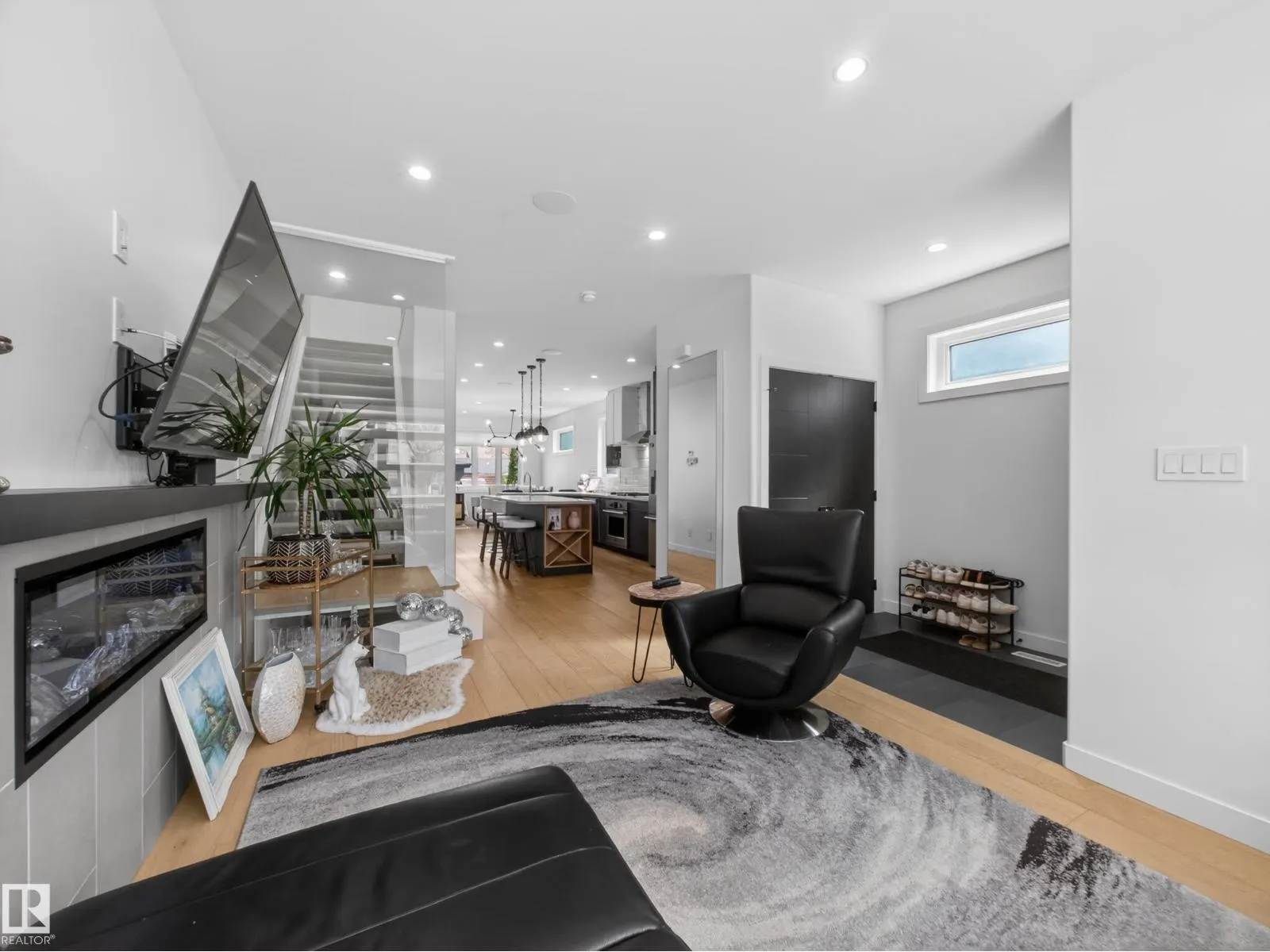 10449 143 ST NW