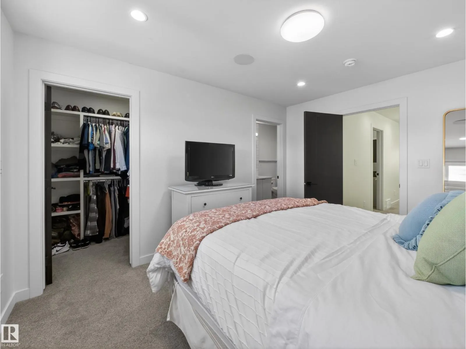 10449 143 ST NW