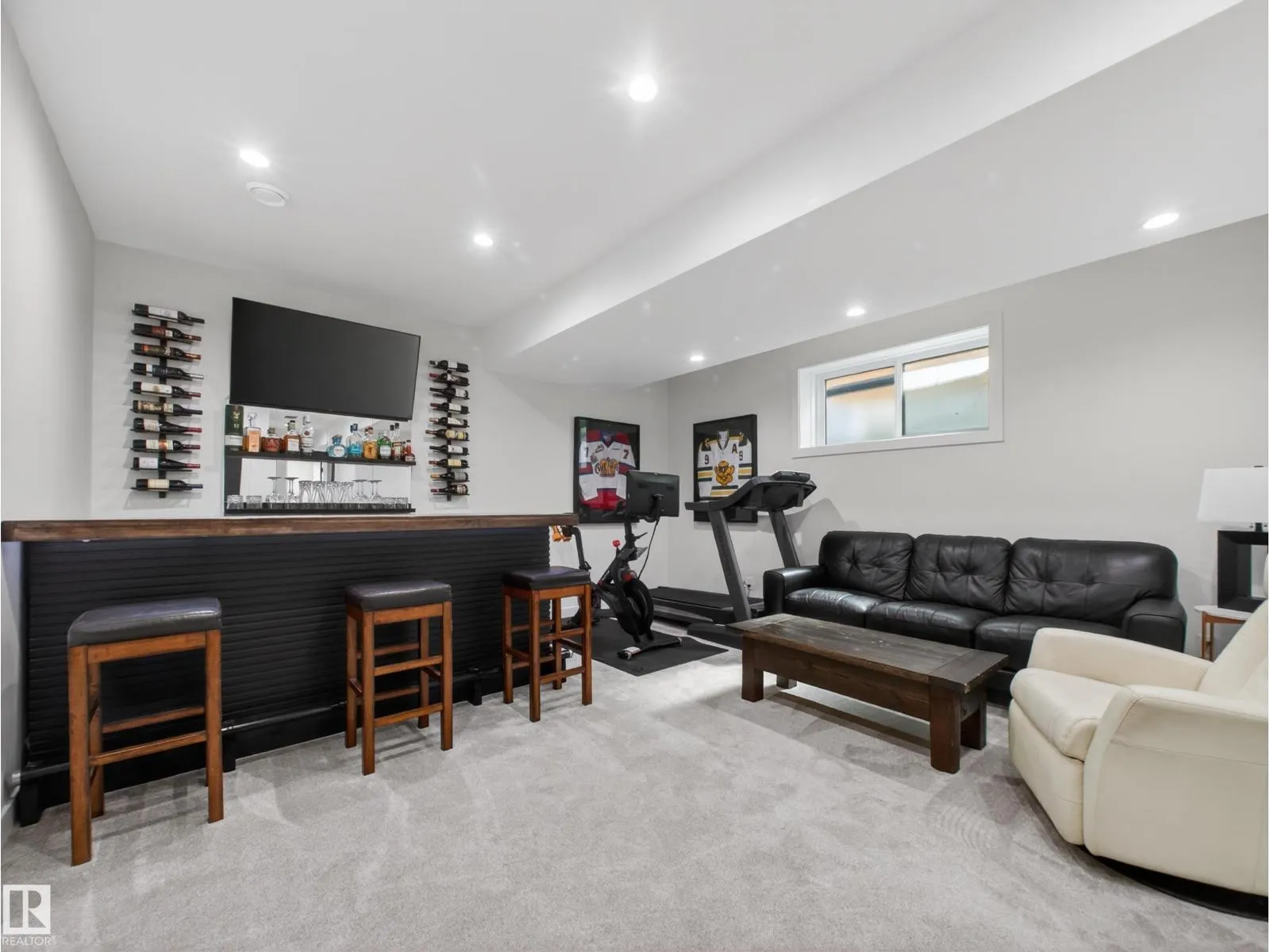 10449 143 ST NW