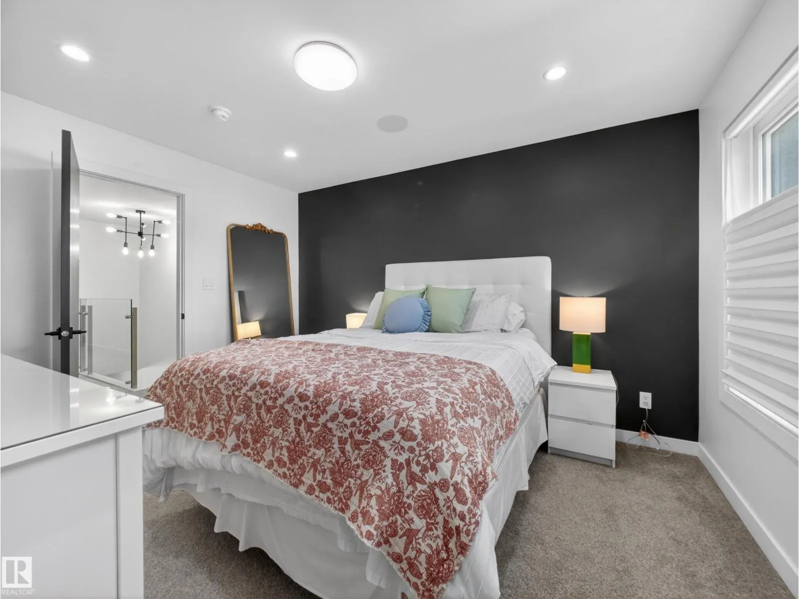 10449 143 ST NW