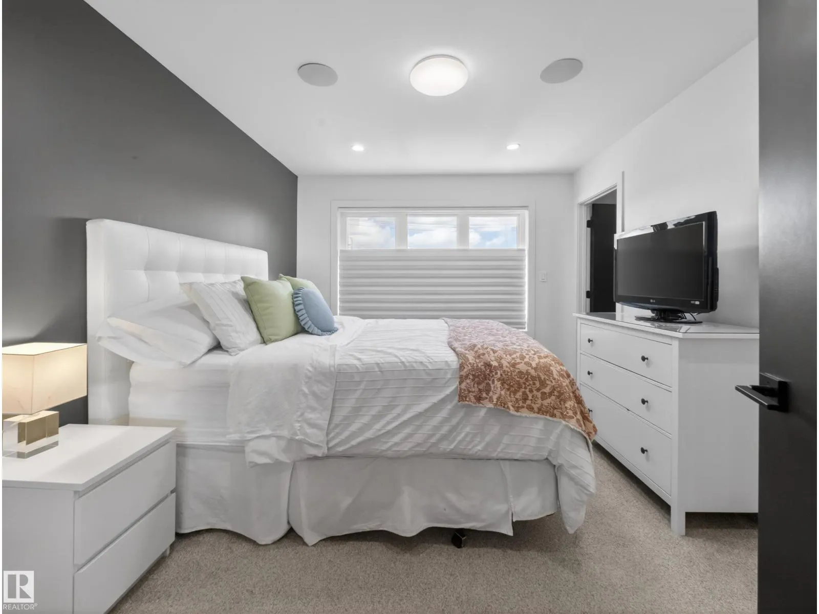 10449 143 ST NW