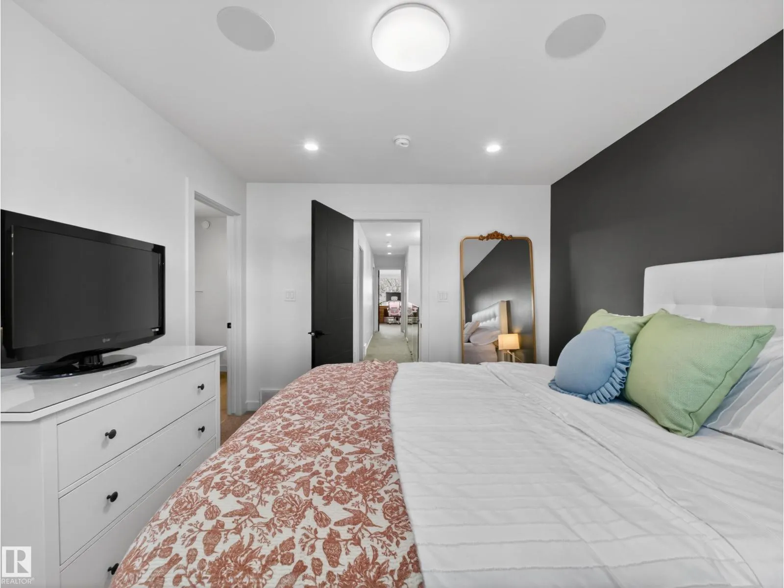 10449 143 ST NW