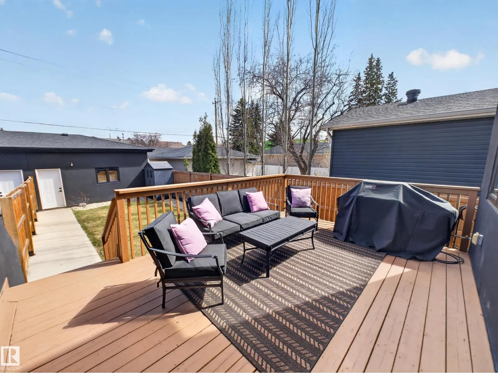 10449 143 ST NW