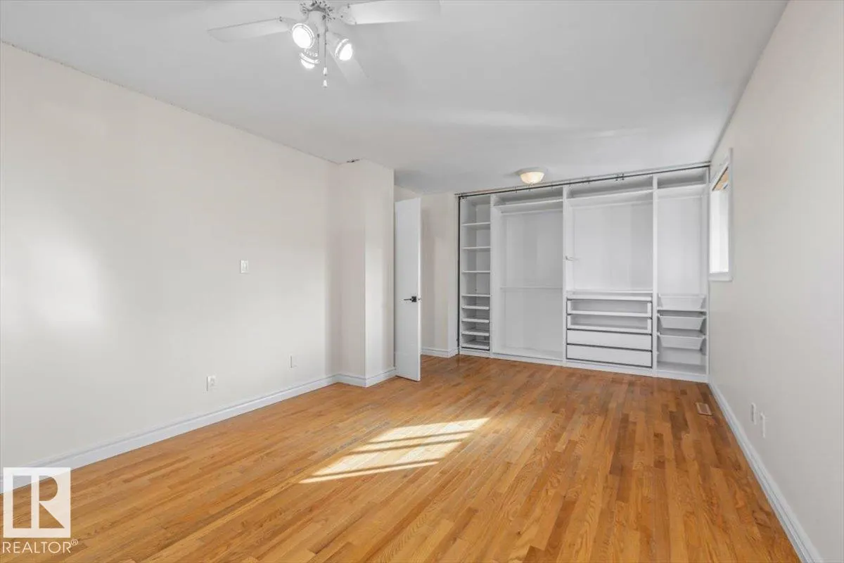8907 136 AV NW