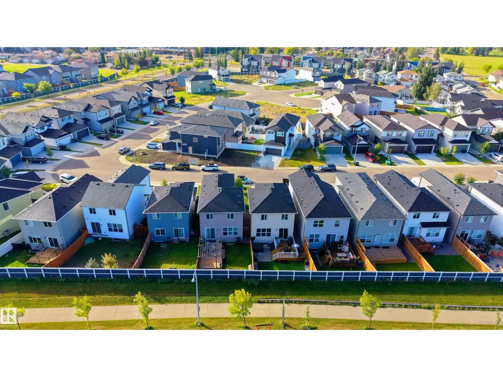 2824 152 AV NW